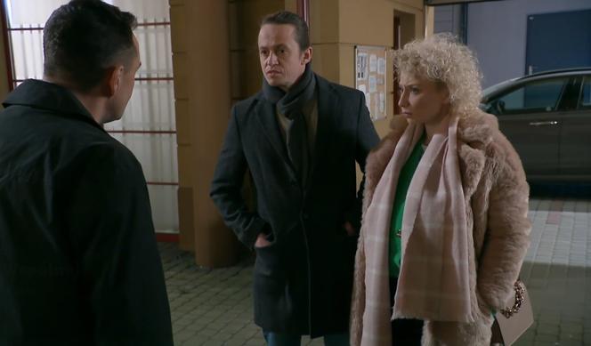 Na Wspólnej odc. 3474. Beata (Katarzyna Ptasińska), Emil (Piotr Ligienza), Sławek (Mariusz Słupiński)