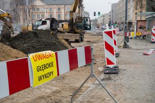 Materiał wybuchowy pod przystankiem na placu Krasińskich. Ewakuowano mieszkańców i pracowników