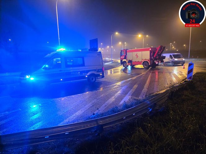 Matka nie żyje, w aucie dzieci. Śmiertelne dachowanie w Warszawie