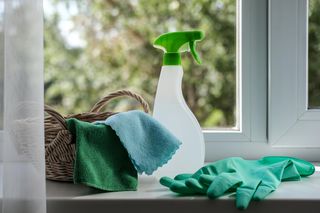 Nie kupuję chemicznych płynów do szyb. Sama robię ekologiczny preparat do mycia okien