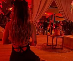 Nocne szaleństwo Dody! Maska królika i seksowna mini