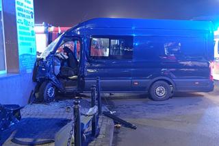 Bus wjechał w centrum handlowe w Drawsku Pomorskim