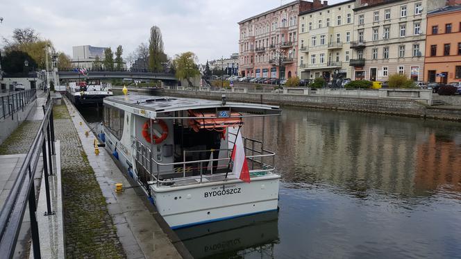 Kurs zabytkowym autobusem i rejs tramwajem wodnym