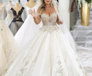Dagmara Kaźmierska wybiera suknię ślubną