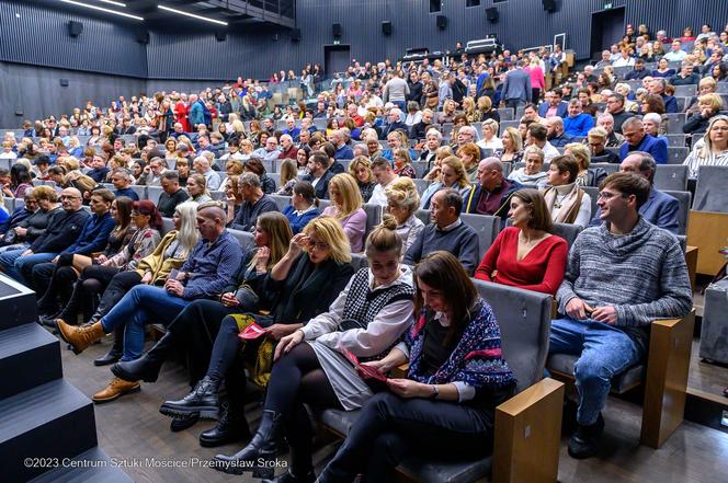 Spektakl „I LOVE YOU, a teraz się zmień” w Centrum Sztuki Mościce