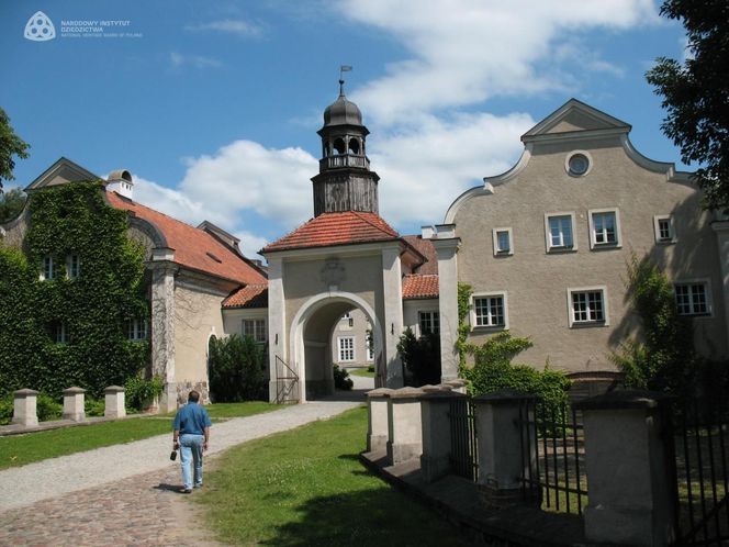Ten pałac ma ponad 400 lat! Wyjątkowe miejsce na mapie woj. warmińsko-mazurskim