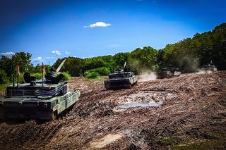 Czołgi K2 podczas ćwiczeń w 9BBKPanc