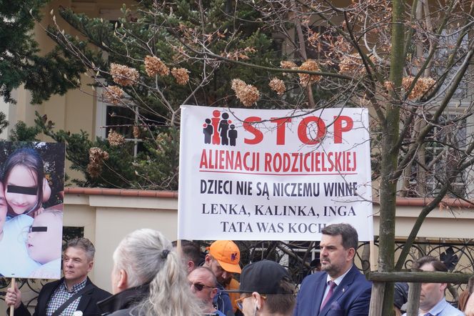 Protest rodziców i dziadków w Warszawie (7.03.2025)