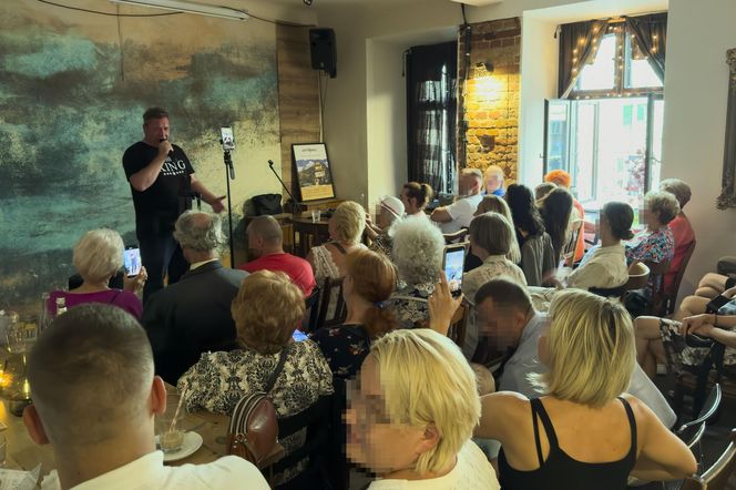 Poseł Michał Wójcik chce być nowym Elvisem Presleyem