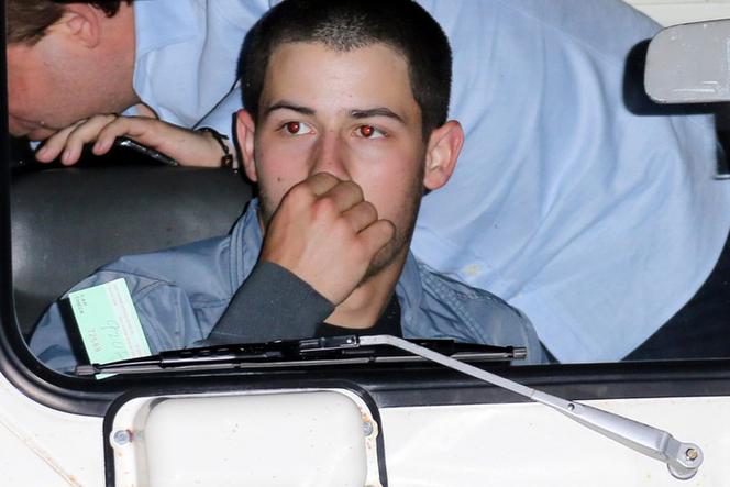 Nick Jonas ŚCIĄŁ włosy! Jak wygląda? Zobaczcie foty na Hotplota.pl!