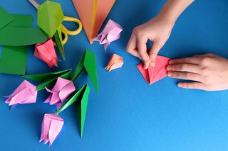 Tulipan origami krok po kroku. Kwiatowa dekoracja z papieru DIY