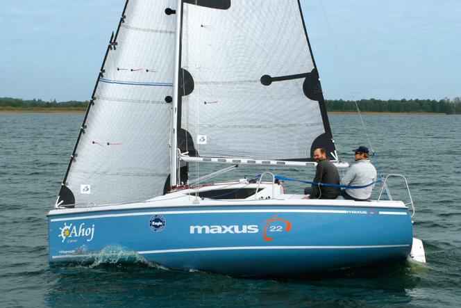 Test jachtu Maxus 22: Jacht na miarę Mazur
