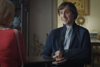 M jak miłość, odcinek 1825. Kisielowa (Małgorzata Rożniatowska), ksiądz Grzegorz (Paweł Janyst)