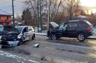 Groźny wypadek pod Brzeskiem. Między Sterkowcem a Jadownikami zderzyły się dwie osobówki. Ranne są trzy osoby