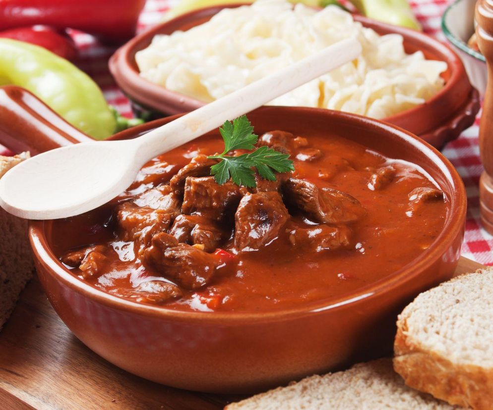 Przepis Magdy Gessler na gulasz po węgiersku – klasyka w najlepszym wydaniu
