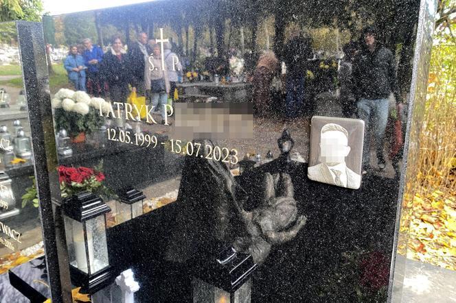 Kraków. Nowy grób Patryka P., syna Sylwii Peretii. Na mogile stanęła wymowna rzeźba