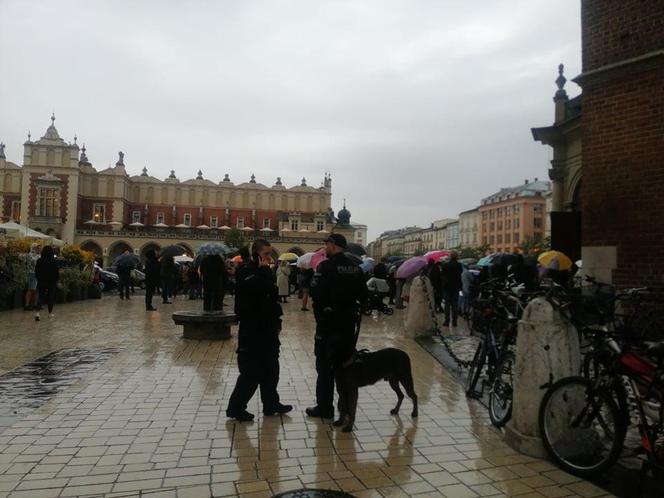 Ostatnie pożegnanie Wandy Półtawskiej. Kard. Dziwisz: "Księga jej życia została zamknięta"