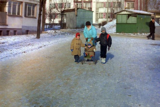 Rodzinny album Bajerów. W tle dawne Starachowice