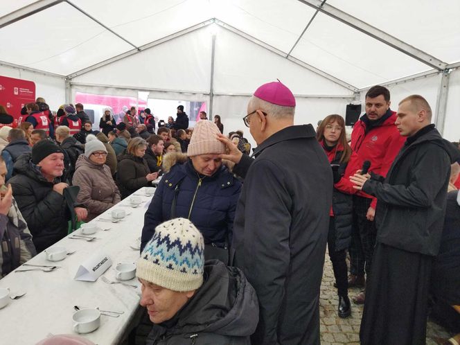 Ubodzy spotkali się na wspólnej modlitwie i posiłku