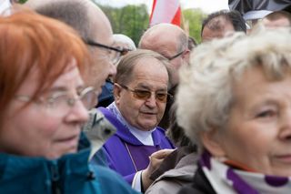 Rydzyk jako bóstwo? Tak opisują go wierni