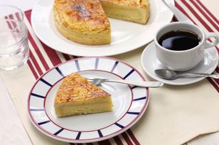 Ciasto baskijskie: zamknięta tarta z kremem gâteau Basque