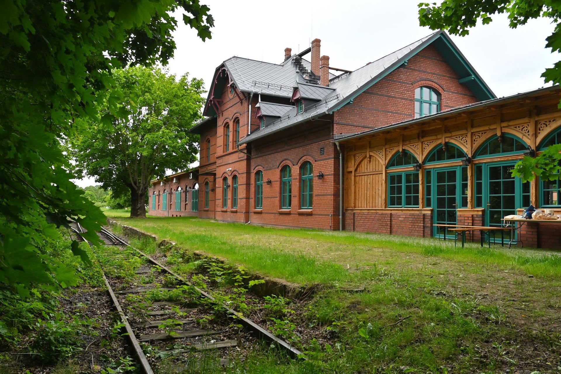 Dworzec w Leśnej po remoncie 