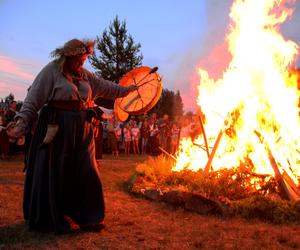 Rytuały na najkrótszą noc w roku. Zrób to w Noc Kupały, a przyciągniesz miłość i szczęście. Prosty przepis na radość życia