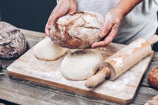 Domowe pieczywo: 7 najlepszych przepisów na chleb i bułki wprost z piekarnika