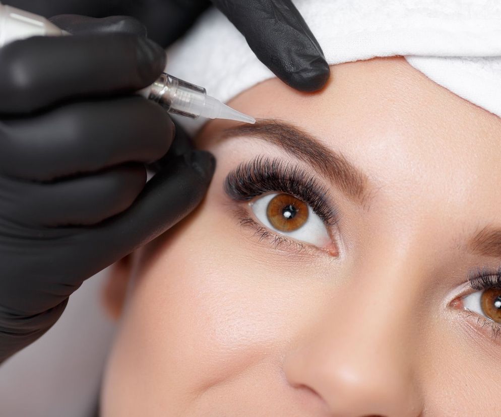 Trwałość makijażu permanentnego brwi zależy od rodzaju naszej cery - na tłustej utrzyma się krócej, na suchej - dłużej.