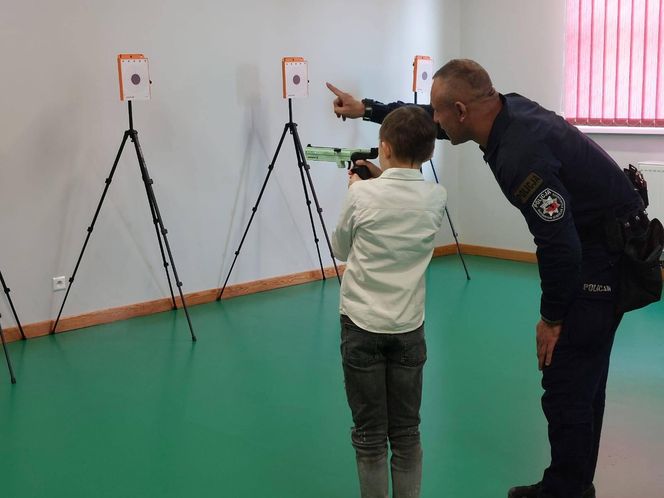 Otwarcie laserowej strzelnicy w  Szkole Podstawowej nr 2 im. Mikołaja Kopernika w Kraśniku