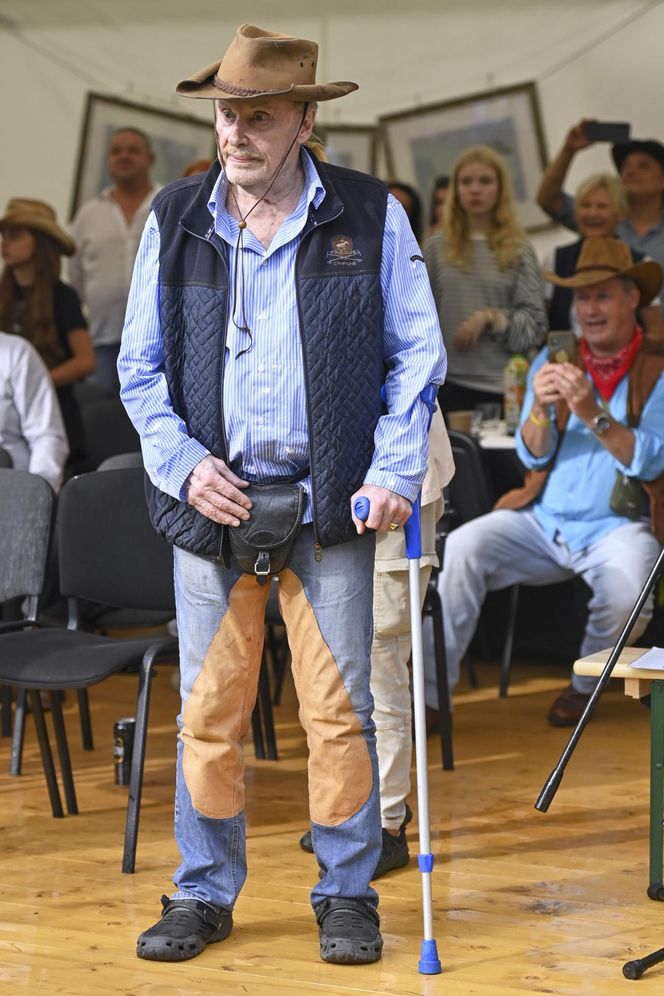 Kowboj o kulach. Tak Olbrychski wraca do zdrowia po operacji