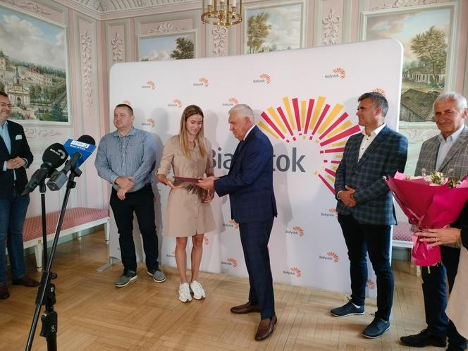Natalia Kaczmarek otrzymała podziękowanie od Prezydenta Miasta Białegostoku