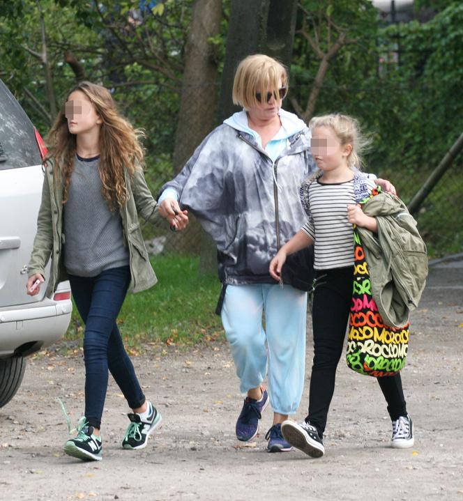 1PUBBL_KATARZYNA FIGURA Z CÓRKAMI