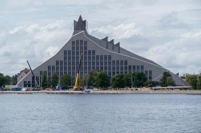 Biblioteka Narodowa Łotwy w Rydze - byliśmy w środku. Zobacz zdjęcia budynku w kształcie góry