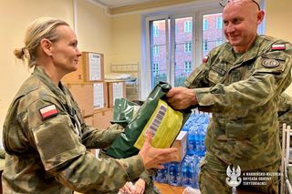 Terytorialsi z Warmii i Mazur pomagają walczyć ze skutkami powodzi