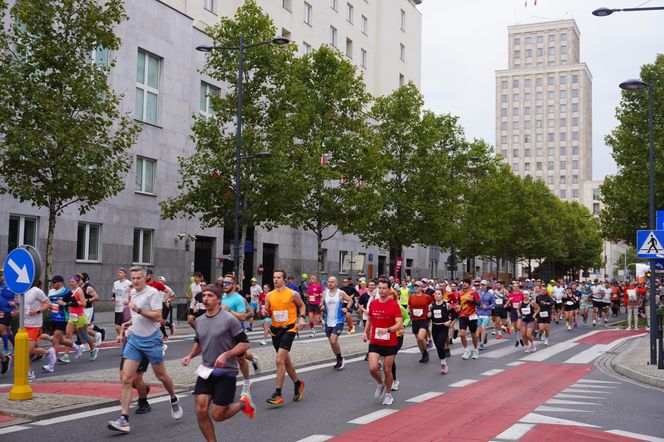 Uczestnicy Maratonu Warszawskiego 2025