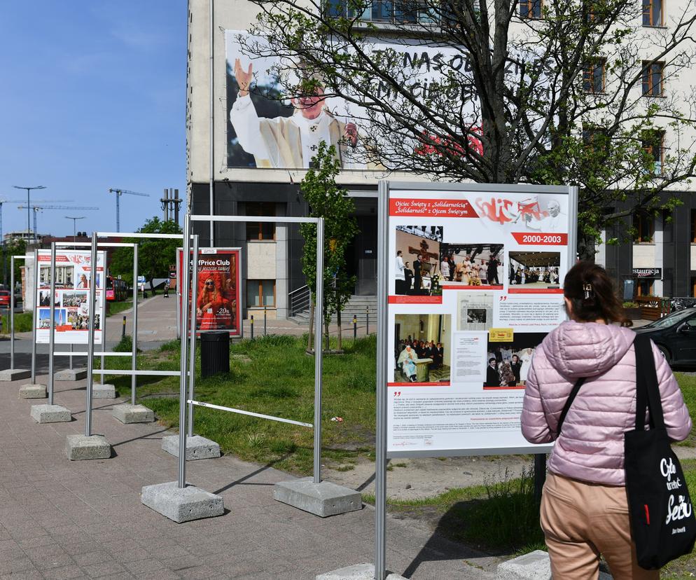 Wystawa papieska w Gdańsku ponownie zdewastowana. To już drugie takie zdarzenie w ciągu dwóch miesięcy