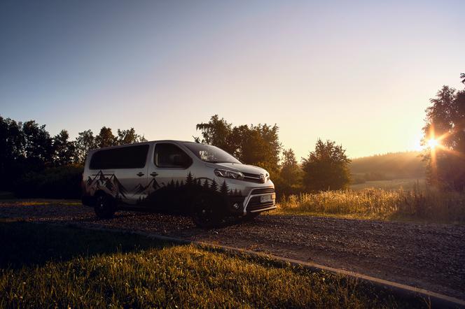 Toyota Proace Verso Kamper Tour Box zbudowana przy współpracy z firmą Escape Vans