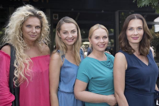 PrzyPrzyjaciółki, sezon 10, Anka (Magdalena Stużyńska), Inga (Małgorzata Socha), Zuza (Anita Sokołowska), Patrycja (Joanna Liszowska)