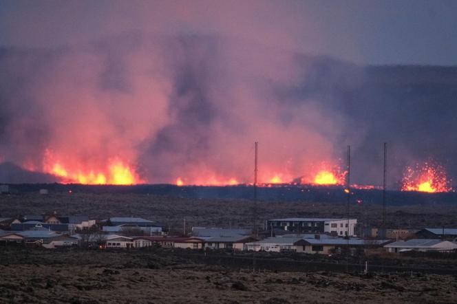 Horror na Islandii. Po erupcji wulkanu płoną domy, lawa dotarła do ewakuowanego miasteczka