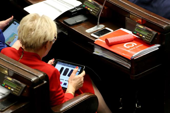 SEJM POSIEDZENIE NUDA JEDZENIE