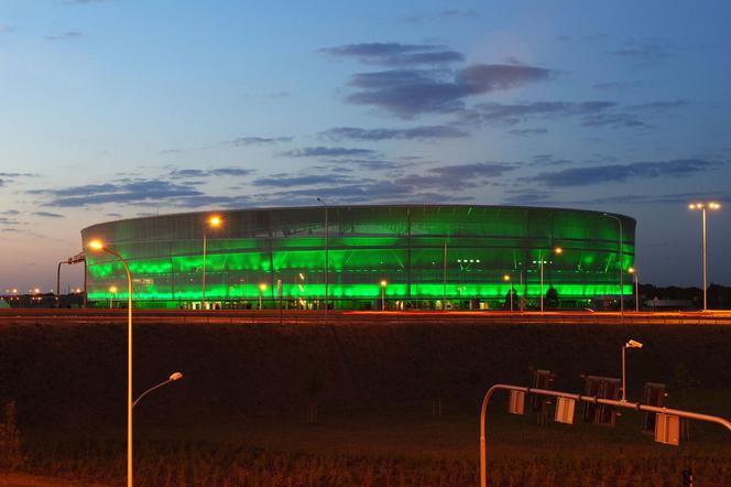 Na zdj. Stadion Miejski we Wroclawiu podczas testów iluminacji