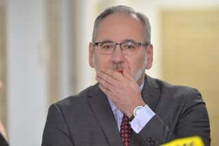 Opozycja chce dymisji Niedzielskiego. Sprawa w prokuraturze, jest też zapowiedź procesu
