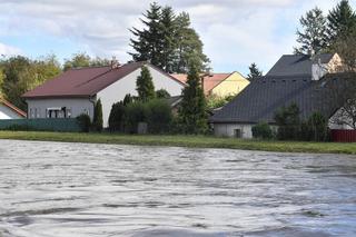 Ulewy uderzają w kolejne miejscowości. Lubrza i Chałupki zalane