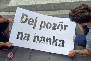 Napisy na przejściach dla pieszych w Chorzowie