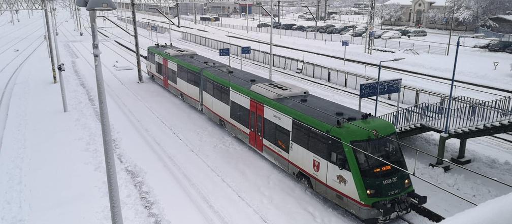 Atak zimy w Białymstoku. Śnieżyca sparaliżowała miasto i region [ZDJĘCIA]