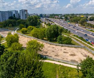 Odkrywkowa budowa tunelu tramwajowego pod parkiem Pięciu Sióstr na Ochocie