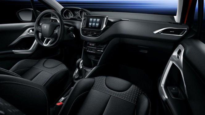 Peugeot 208 lifting 2015 