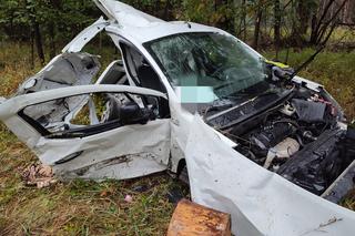 Makabra pod Wyszkowem. Bmw i peugeot zmiażdżone jak puszki. Jedna osoba nie żyje