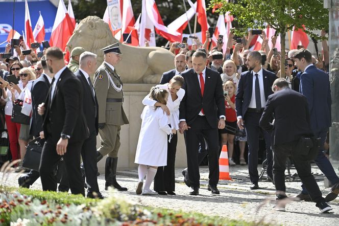  Kasia Nawrocka na biało czekała na rodziców 
